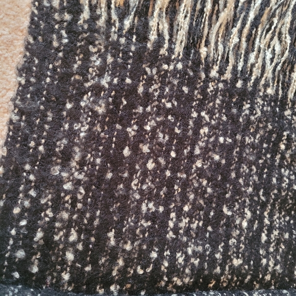 Olsen Black & White Scarf - Picture 2 of 4